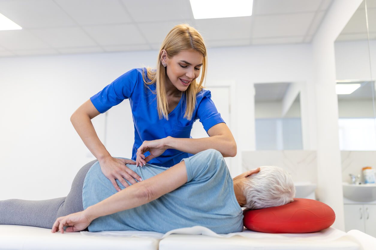 Is It Better to Go to a Chiropractor or Physical Therapist?
